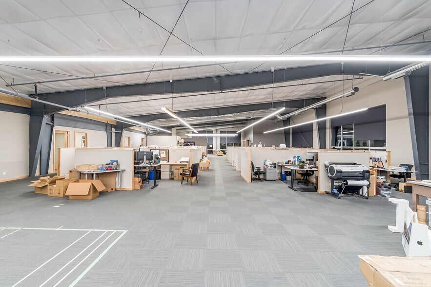 More Photos Of 913 Squalicum Way, Bellingham Distribution For Lease