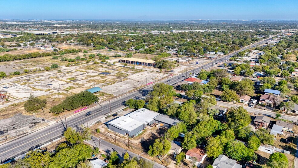 More Photos Of 4714 S Zarzamora St, San Antonio Auto Repair For Sale