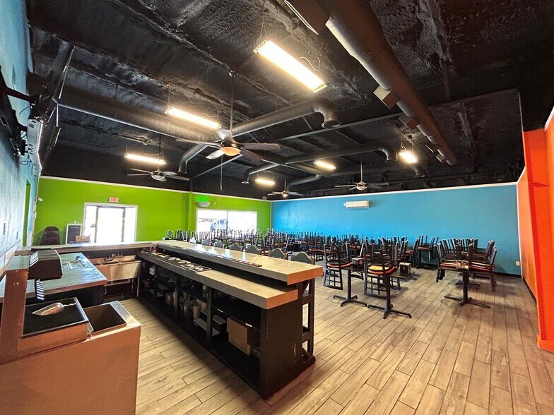 More Photos Of 1613 W Broadway St, Andrews General Retail For Sale