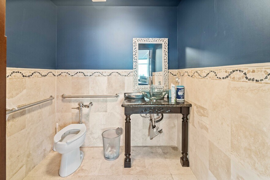 More Photos Of 28534-28536 Constellation Rd, Valencia Industrial For Sale