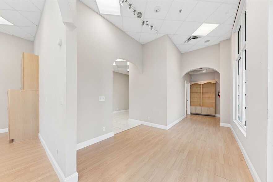 More Photos Of 826 N Dixie Hwy, Lantana Apartments For Sale