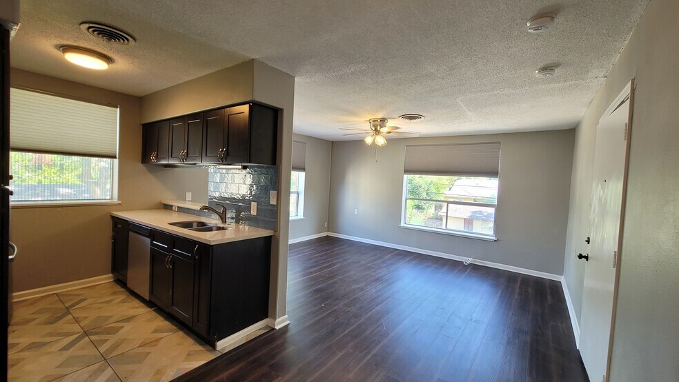 More Photos Of 1635 W Mulberry Ave, San Antonio Apartments For Sale