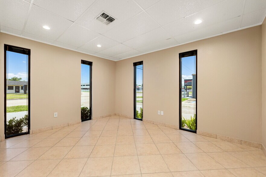More Photos Of 130 W San Augustine St, Deer Park Office For Sale