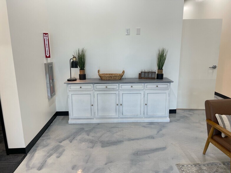 More Photos Of 21501 N 78th Ave, Peoria Research And Development For Lease