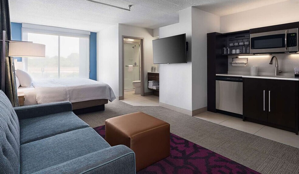 More Photos Of 9104 Keystone Crossing, Indianapolis Hotel For Sale