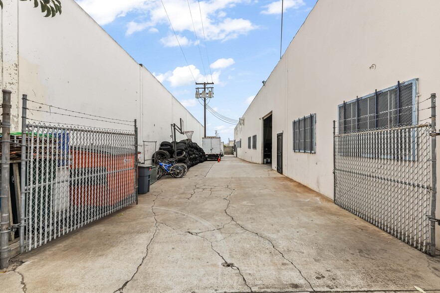 More Photos Of 400 W Alondra Blvd, Gardena Warehouse For Sale