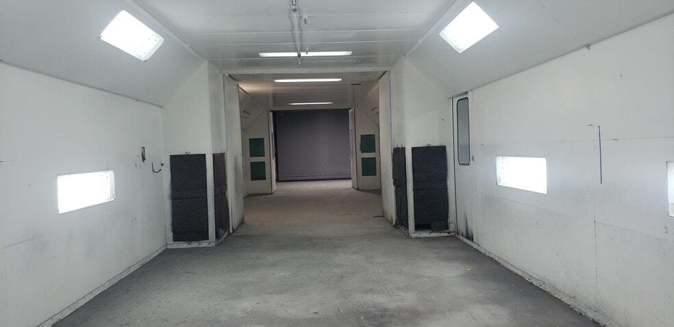 More Photos Of 17721 Sherman Way, Reseda Auto Repair For Sale