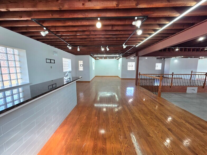 More Photos Of 10220 Grand Ave, Franklin Park Storefront Retail Office For Lease