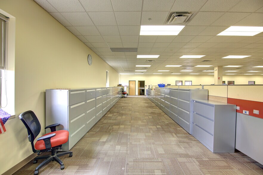 More Photos Of 1310 19th Ave NW, Clinton Light Manufacturing For Lease