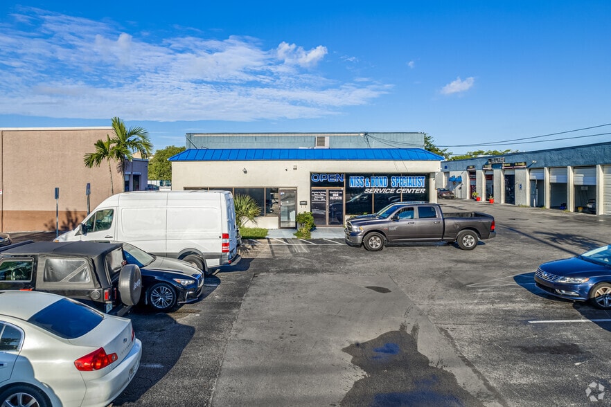 More Photos Of 4917 N University Dr, Lauderhill Auto Repair For Lease