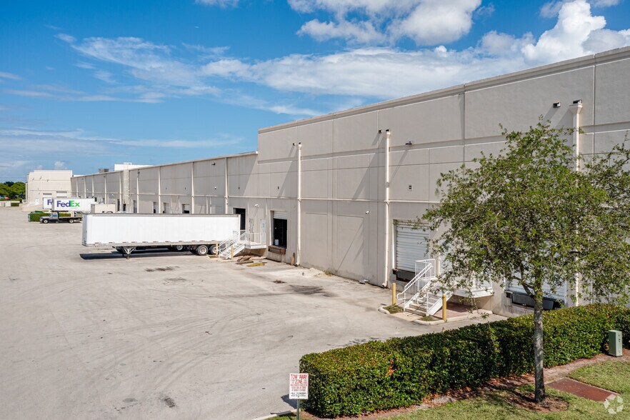 More Photos Of 2501 NW 34th Pl, Pompano Beach Warehouse For Lease