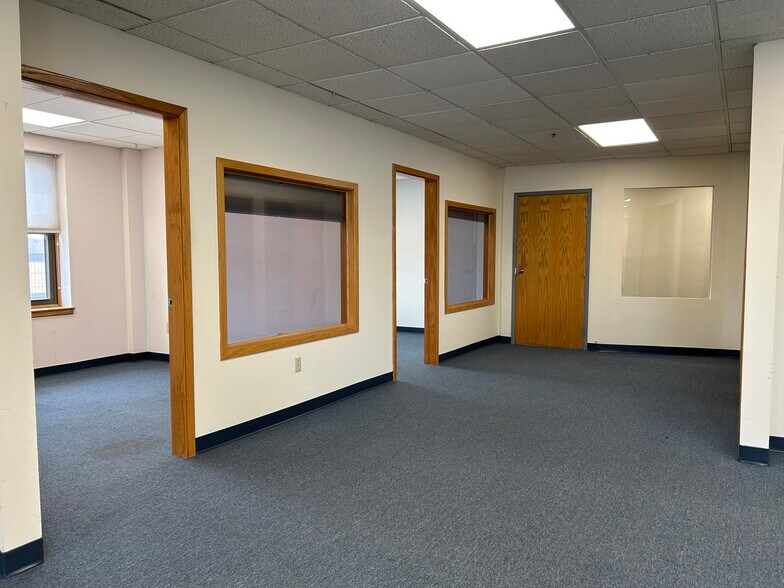 More Photos Of 11-15 Parker St, Gloucester Light Manufacturing For Lease