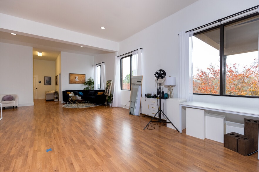 More Photos Of 2436 E University Dr, Auburn Storefront Retail Office For Lease