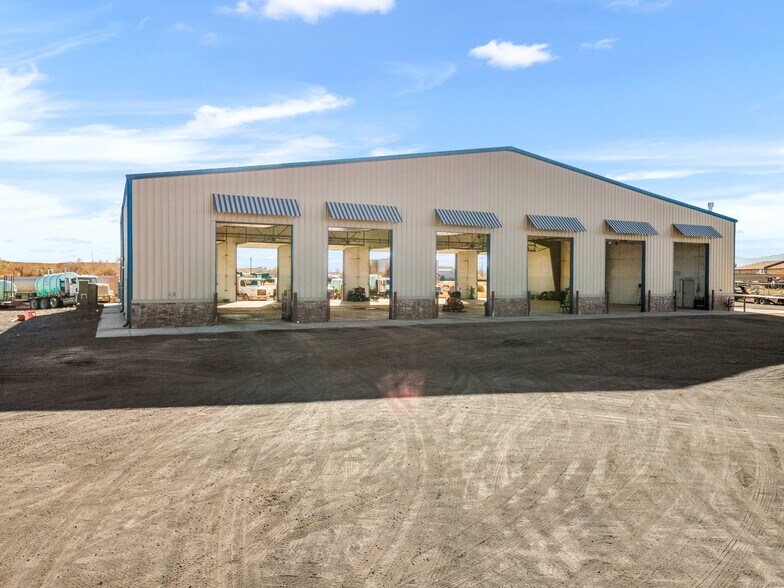 More Photos Of 20 Monarch Ln, Pueblo Industrial For Sale