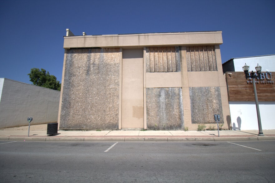 More Photos Of 515 S 17th St, McAllen General Retail For Sale