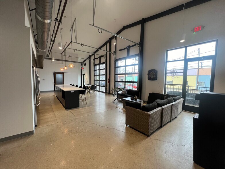 More Photos Of 1352 E Wilson St, Madison Warehouse For Sale