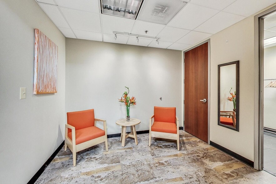 More Photos Of 10700 W Higgins Rd, Rosemont Office For Sale
