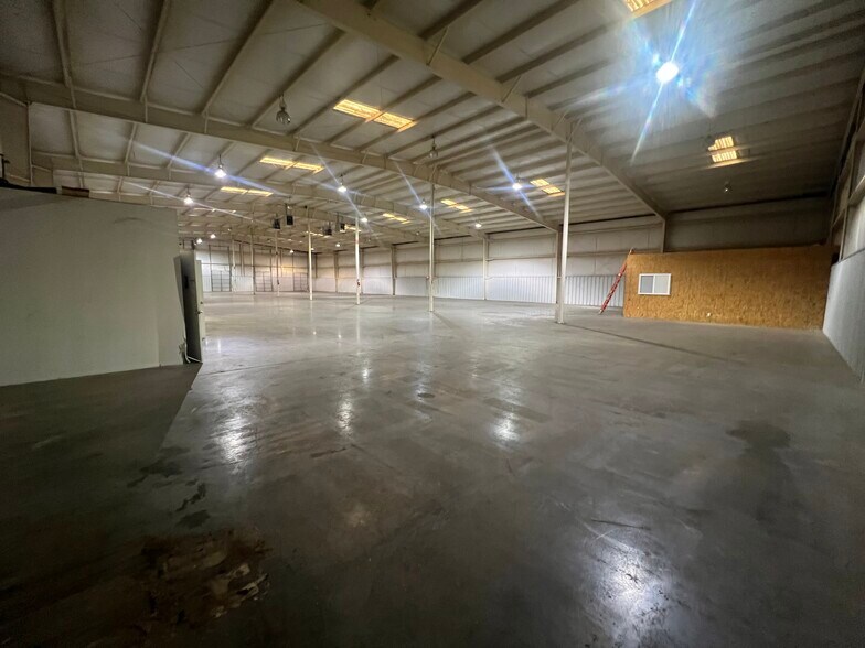 More Photos Of 1815 Baker Rd, High Point Warehouse For Lease