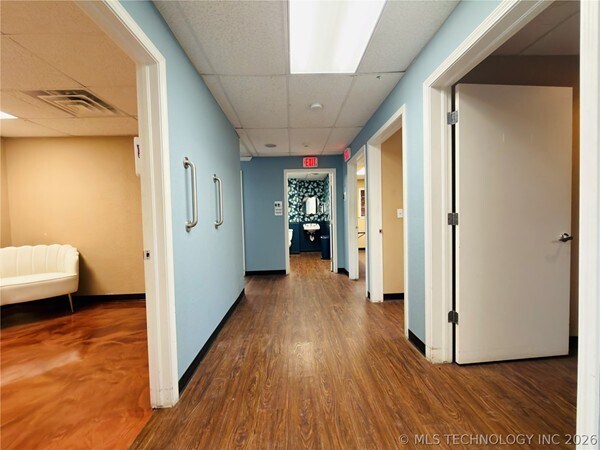 More Photos Of 1002 E Cherry St, Cushing Medical For Sale