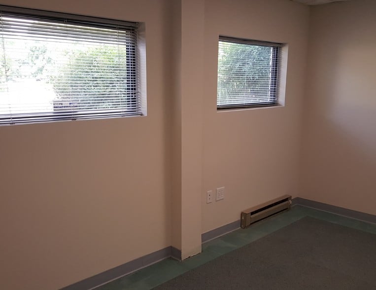 More Photos Of 724 City Center Blvd, Newport News Warehouse For Lease