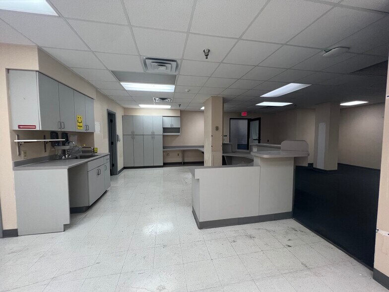 More Photos Of 420 Tamiami Trl S, Venice Medical For Sale