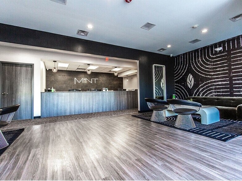 More Photos Of 15 N Wolf Rd, Northlake Bank For Sale