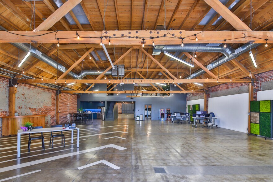 More Photos Of 1319-1321 W 11th St, Los Angeles Showroom For Sale