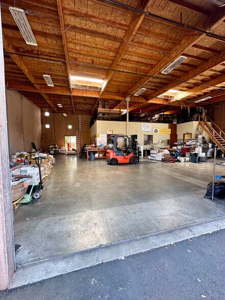 More Photos Of 1013 Nichols Dr, Rocklin Warehouse For Lease