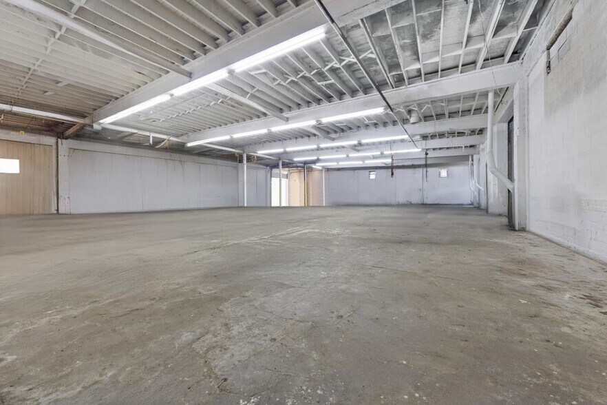 More Photos Of 223 Fearing Blvd, Toledo Freestanding For Lease