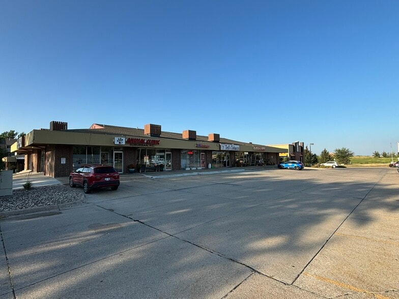 More Photos Of 14202-14238 Pierce Plz, Omaha General Retail For Lease