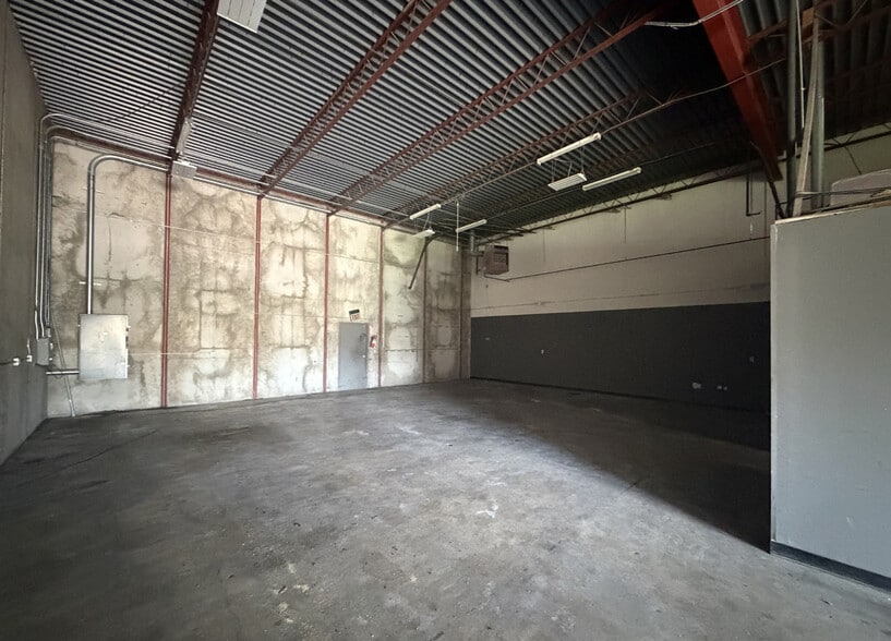 More Photos Of 4404-4408 S 100th Ave, Tulsa Warehouse For Sale