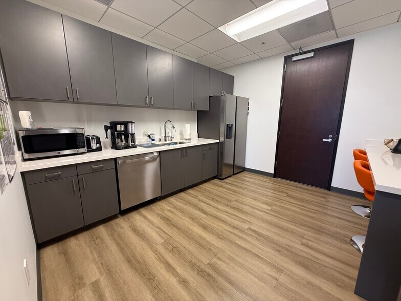 More Photos Of 425 E Colorado St, Glendale Office For Lease