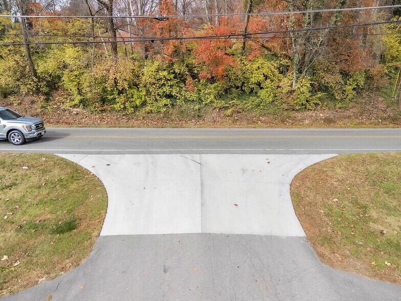 More Photos Of 1900 Dutch Valley Dr, Knoxville Multifamily For Sale