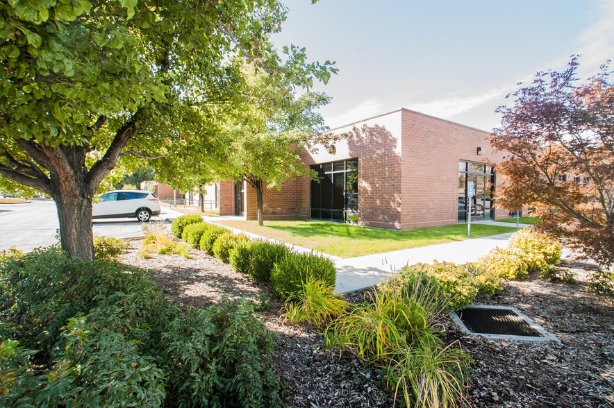 More Photos Of 5618-5650 Green St, Murray Office For Lease
