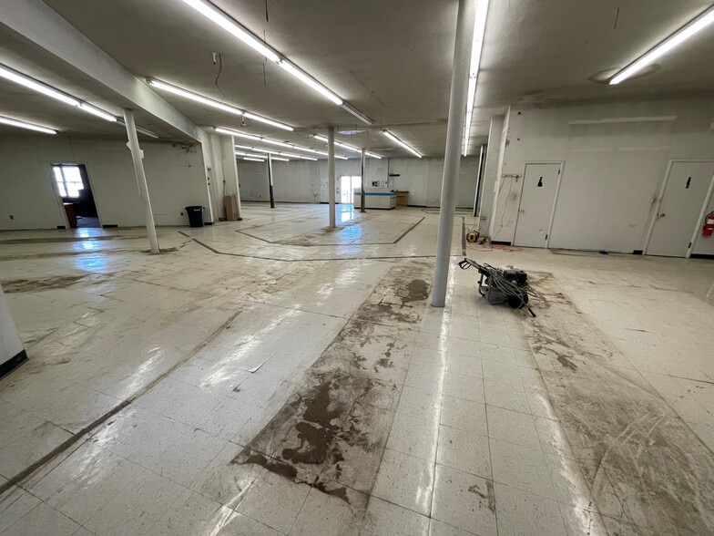 More Photos Of 130 W 3rd St, Waynesboro Light Distribution For Lease