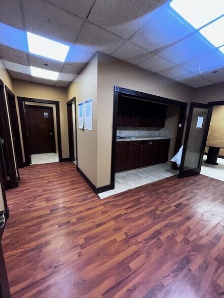 More Photos Of 900 W 49th St, Hialeah Medical For Lease