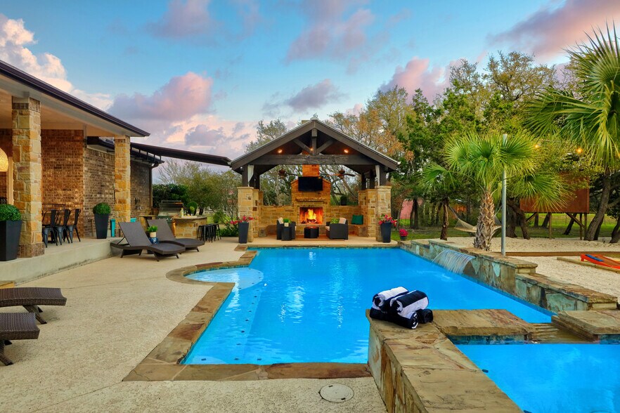 More Photos Of 8601 Zyle Rd, Austin Specialty For Sale