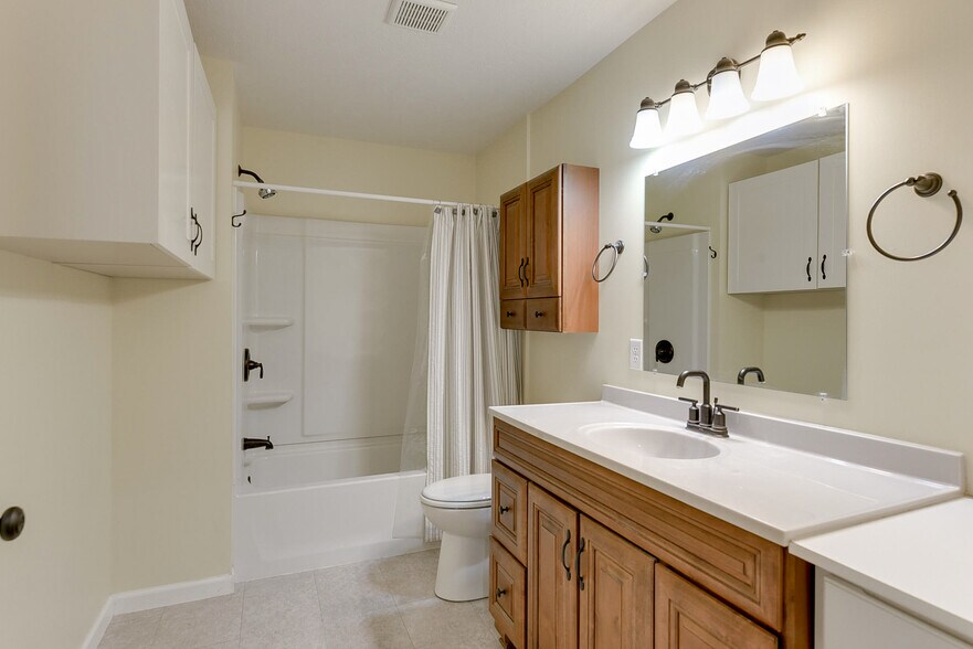 More Photos Of 250 Broad St, Greenwood Showroom For Sale