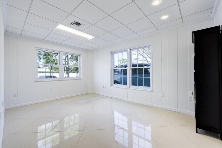 More Photos Of 721 Us Highway 1, North Palm Beach Office For Sale