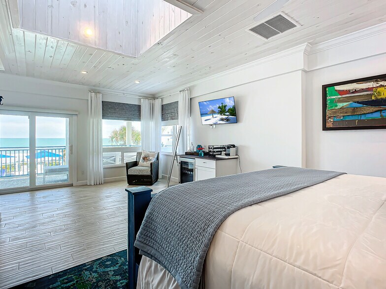 More Photos Of 2903 Hill St, New Smyrna Beach Hotel For Sale