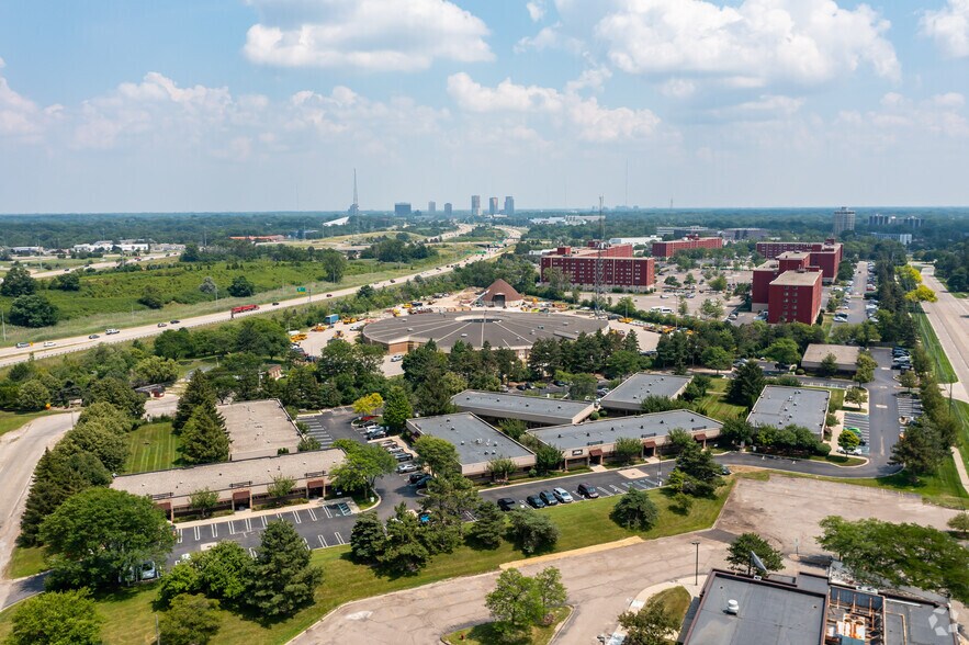 More Photos Of 27650-27652 Franklin Rd, Southfield Unknown For Lease