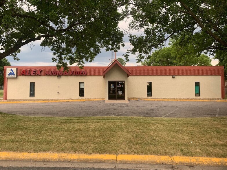 More Photos Of 4211 Rhode Island Ave N, New Hope Freestanding For Lease