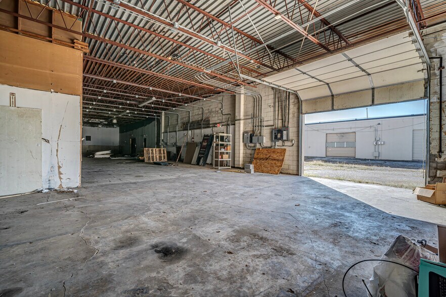 More Photos Of 1831 Industrial Blvd, Norman Service For Sale
