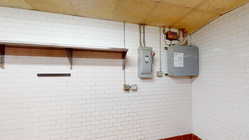 More Photos Of 2200 Arthur Kill Rd, Staten Island Distribution For Lease