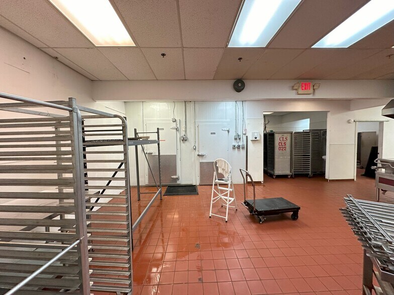 More Photos Of 11171 Horseshoe Way, Richmond Light Manufacturing For Sale