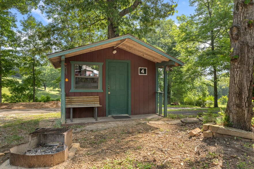 More Photos Of 621 Court St, Jasper Trailer Camper Park For Sale