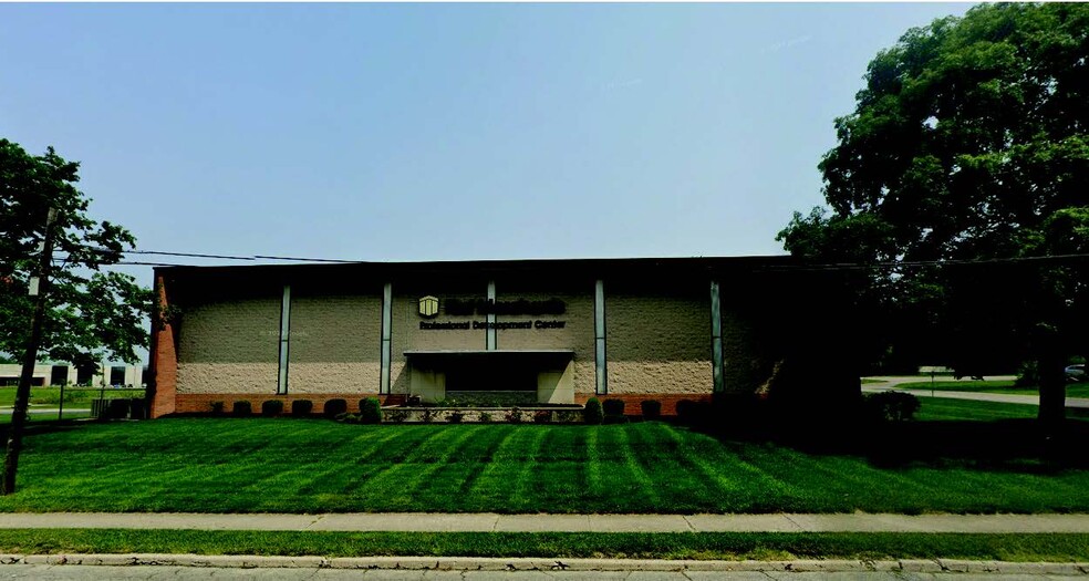 Primary Photo Of 2520 E Jackson St, Muncie Office For Sale