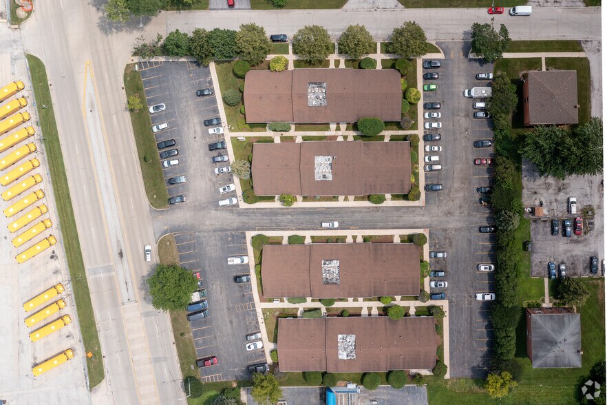 More Photos Of 4701-4731 W Midlothian Tpke, Crestwood Office For Sale