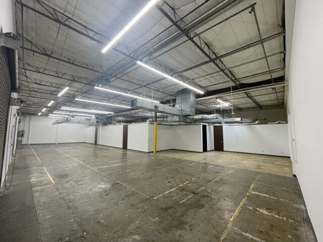 More Photos Of 410 S Trade Center Pky, The Woodlands Flex For Lease