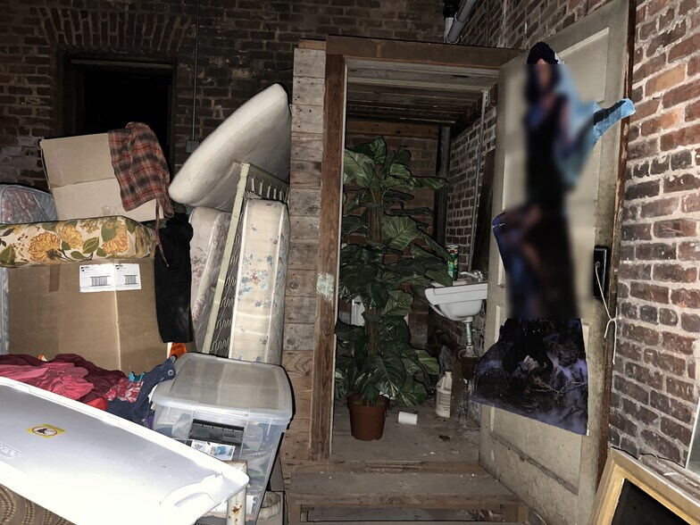 More Photos Of 79 E Main St, Buford Storefront For Sale